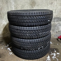【新品】スタッドレスタイヤ　165R14 BS VL1 プロボッ...
