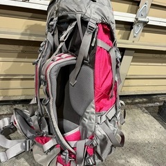 値引き　登山用ザック30－３５㍑　中古　女性、小柄な男性向け　PAINE　MT　TREKKER　30-35Sの画像