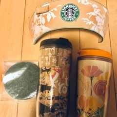 旧スタバロゴタンブラー2つ、スリーブ、今ロゴのコースター 