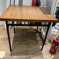 カフェテーブル④の画像
