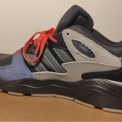 【新品】adidas スニーカーの画像