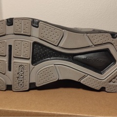 【新品】adidas スニーカーの画像