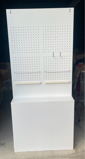 【白色ディスプレイラック／什器】ペグボード付き