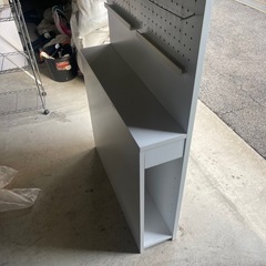 【白色ディスプレイラック／什器】ペグボード付きの画像