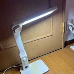 LEDデスクスタンド　ライト