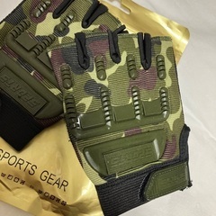 新品未使用　スポーツギア　迷彩フィンガーレスグローブ