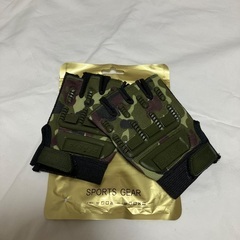 新品未使用　スポーツギア　迷彩フィンガーレスグローブの画像