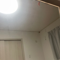 全身が映しやすいスタンドミラー ナチュラルの画像