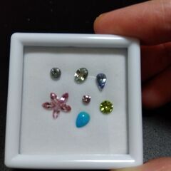 ルース状態の宝石セット