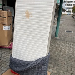 シングルベッド　スチール製　マットレス付の画像