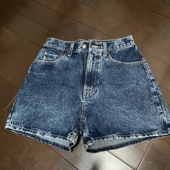 レディース　デニムショートパンツ