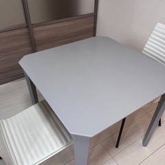テーブル