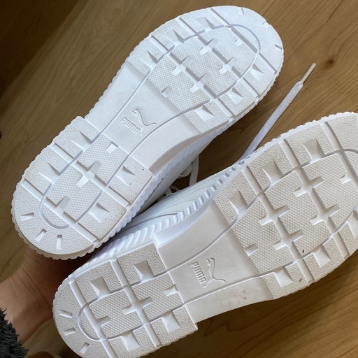 PUMA スニーカー