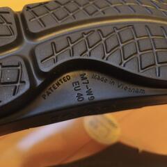 ウーフォス　サンダル（OOFOS）の画像