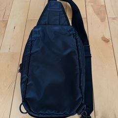 吉田カバン 縦型ボディバック
の画像