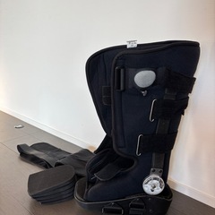 右アキレス腱装具　マックストラックスロムエアー