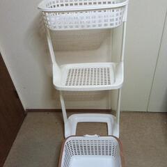 キャスター付き収納棚の画像