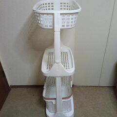 キャスター付き収納棚の画像