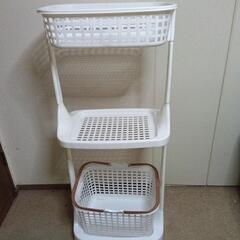 キャスター付き収納棚の画像