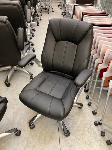 【来店予約制】【中古オフィス家具在庫充実】オフィスコム　会議用チェア　ミーティングチェア　椅子　美品　検)事務机　オフィスチェア　ロッカー　ミーティングテーブル　応接ソファ　美品多数　格安