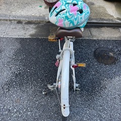 自転車　20インチ　ヘルメット付きの画像
