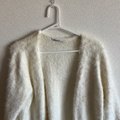 お値下げ致しました⭐️ホワイトファーカーディガン 長袖 ポケット付き　Lの画像