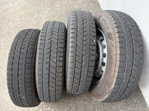 スタッドレス　BLIZZAK VRX3 145/80R12 23年製 N-VAN   