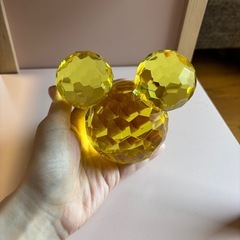 【お値下げしました】ディズニーランド、ミッキーマウス、ペーパーウエイト、置物、キラキラの画像