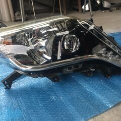 TRJ150　GRJ150　GRJ151　GDJ150　GDJ151　ランドクルーザープラド　ヘッドレンズ　ライト　ランプ　右左　純正 KOITO 60-215　PRADOの画像