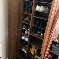 ミラー付きの靴箱の画像