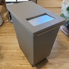ゴミ箱の画像