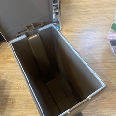ゴミ箱の画像