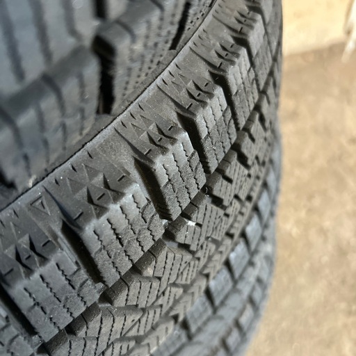 スダットレス　タイヤ　ブリザック　VRX2 155/65/14　 溝まだまだあります。すぐ無くなります。
