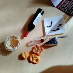 ミニチュア　ワイン、パン、ケーキの画像