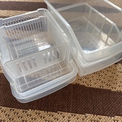 プラスチック　コンテナ　ケース　4個の画像
