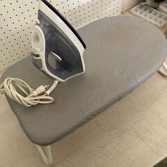 【D-331】スチームアイロン&アイロン台セット　IRN-21C-W/H　アイリスオーヤマ　2020年製　中古　激安　通電確認済の画像