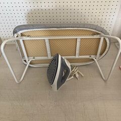 【D-331】スチームアイロン&アイロン台セット　IRN-21C-W/H　アイリスオーヤマ　2020年製　中古　激安　通電確認済の画像