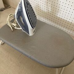 【D-331】スチームアイロン&アイロン台セット　IRN-21C-W/H　アイリスオーヤマ　2020年製　中古　激安　通電確認済の画像