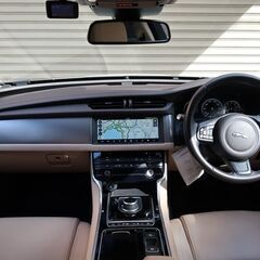 検査8年5月XF 25T ピュア ベージュレザー/アダプティブクルーズ/純正OP19インチAW/10.2インチナビ/地デジ/バックカメラ/Meridianサウンド/ETCの画像