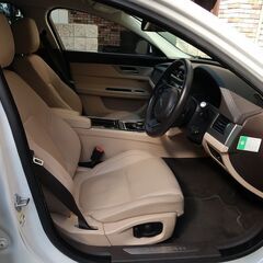 検査8年5月XF 25T ピュア ベージュレザー/アダプティブクルーズ/純正OP19インチAW/10.2インチナビ/地デジ/バックカメラ/Meridianサウンド/ETCの画像