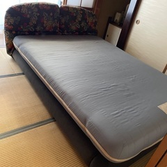 実家で不要になったダブルベッドです