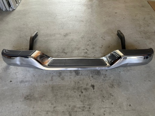 ハイラックス　スポーツピックアップ　ステップバンパー