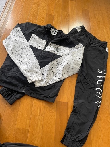 タイムセール中adidasセットアップ