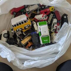 トミカ　車　おもちゃ