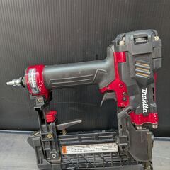 【中古】マキタ　高圧フロアタッカ　AT451H　ケース・取扱説明書・セーフティゴーグル付き【ハンズクラフト熊本けやき通り店】【引き取り限定】の画像