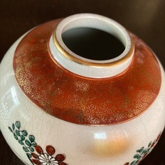 九谷焼　小さめの花瓶　花鳥柄　金彩　ススキとツバメ　壺の画像