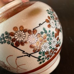 九谷焼　小さめの花瓶　花鳥柄　金彩　ススキとツバメ　壺の画像