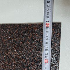 【２枚セット価格】雨でも安全！膝腰負担軽減・高齢者に最適！ゴムチップマット・サンフロアカラーパネル（黒・赤）の画像