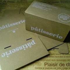 ガトーギフト箱 2個＋おまけ見本1個　バレンタインセールの画像