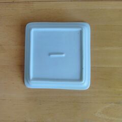 ★ストライプ柄大きめマグカップ「未使用品」+ 白のスクエアプレート2枚の画像